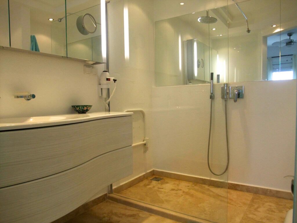 Photo 28 Master bedroom ensuite